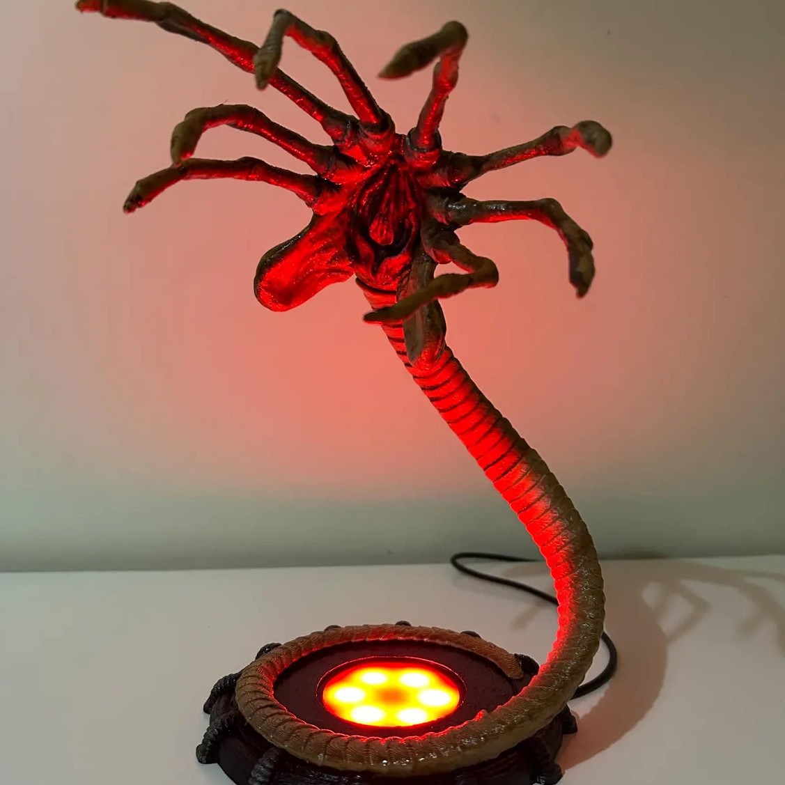 Lampka nocna Alien Facehugger, – Home Lighting And Decor recenzja i cena
